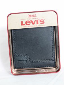 Levi’s Black Traveller Bifold Wallet with Interior Zipper